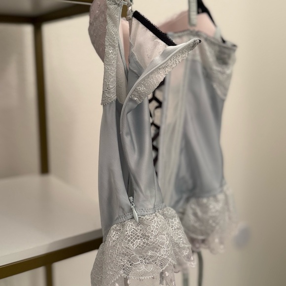 Victoria Secrets 2014 Runway Metallic Ruffle Lace Bustier Corset Garden Hooks - Picture 6 of 8